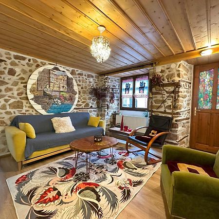 Villa Renovated Old Manor House With Yard Arnaía Esterno foto
