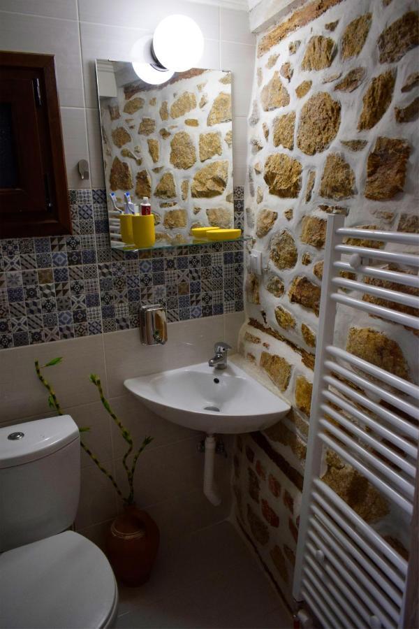 Villa Renovated Old Manor House With Yard Arnaía Esterno foto