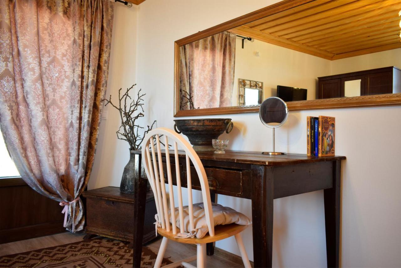 Villa Renovated Old Manor House With Yard Arnaía Esterno foto