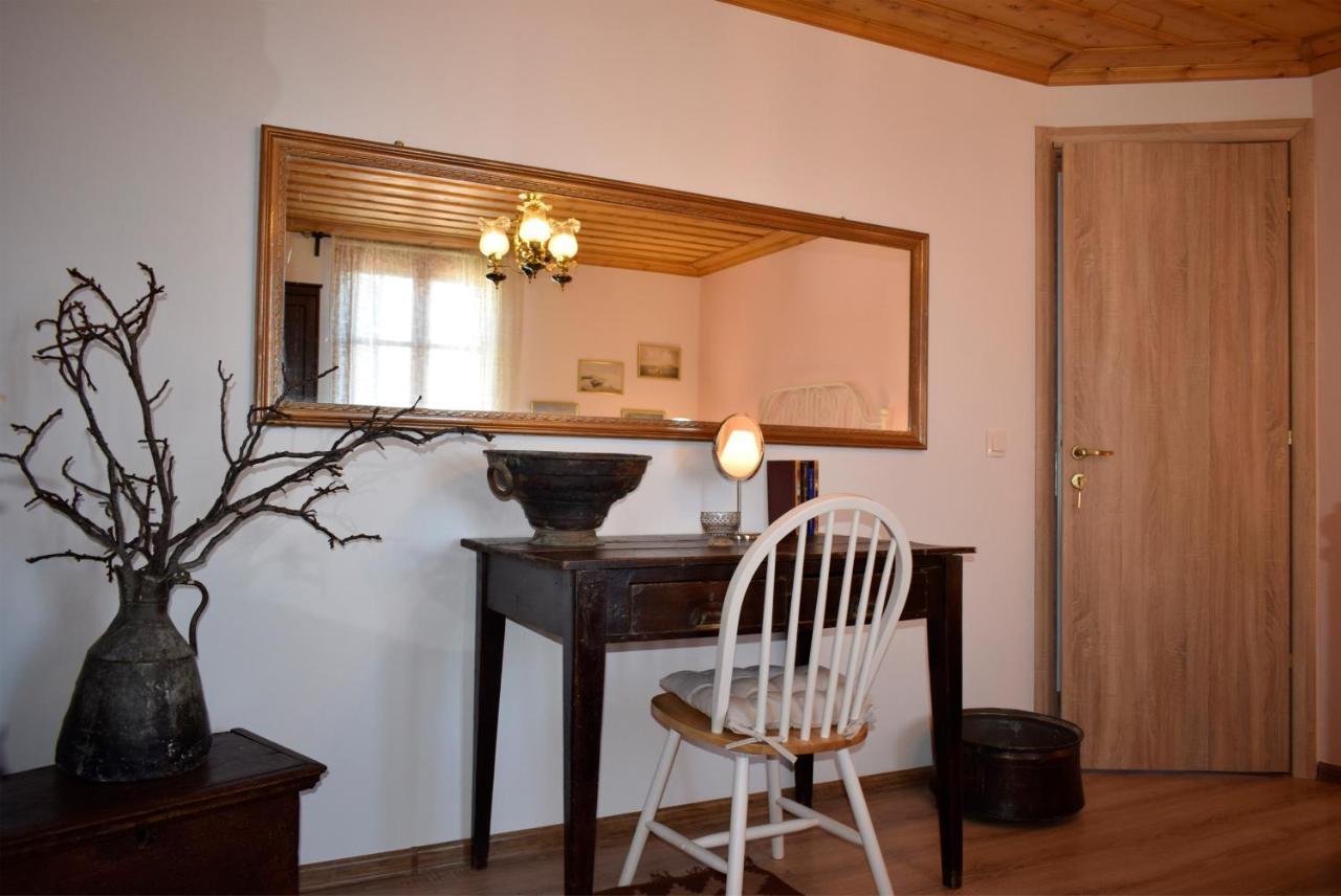 Villa Renovated Old Manor House With Yard Arnaía Esterno foto