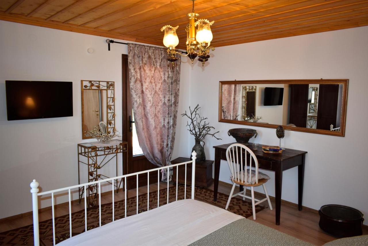Villa Renovated Old Manor House With Yard Arnaía Esterno foto