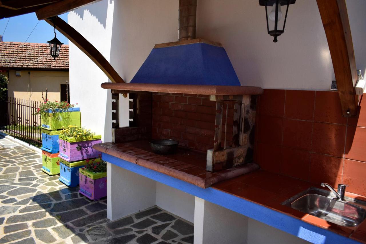 Villa Renovated Old Manor House With Yard Arnaía Esterno foto
