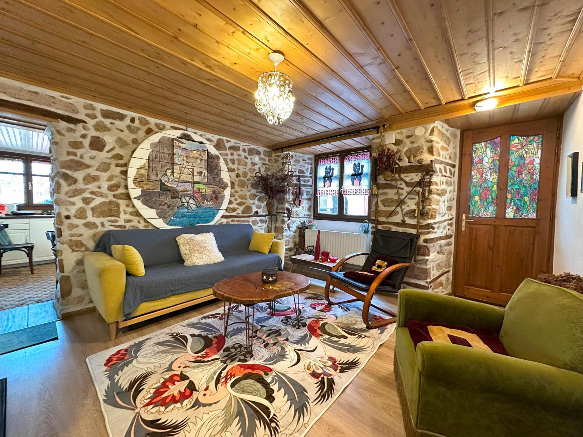 Villa Renovated Old Manor House With Yard Arnaía Esterno foto