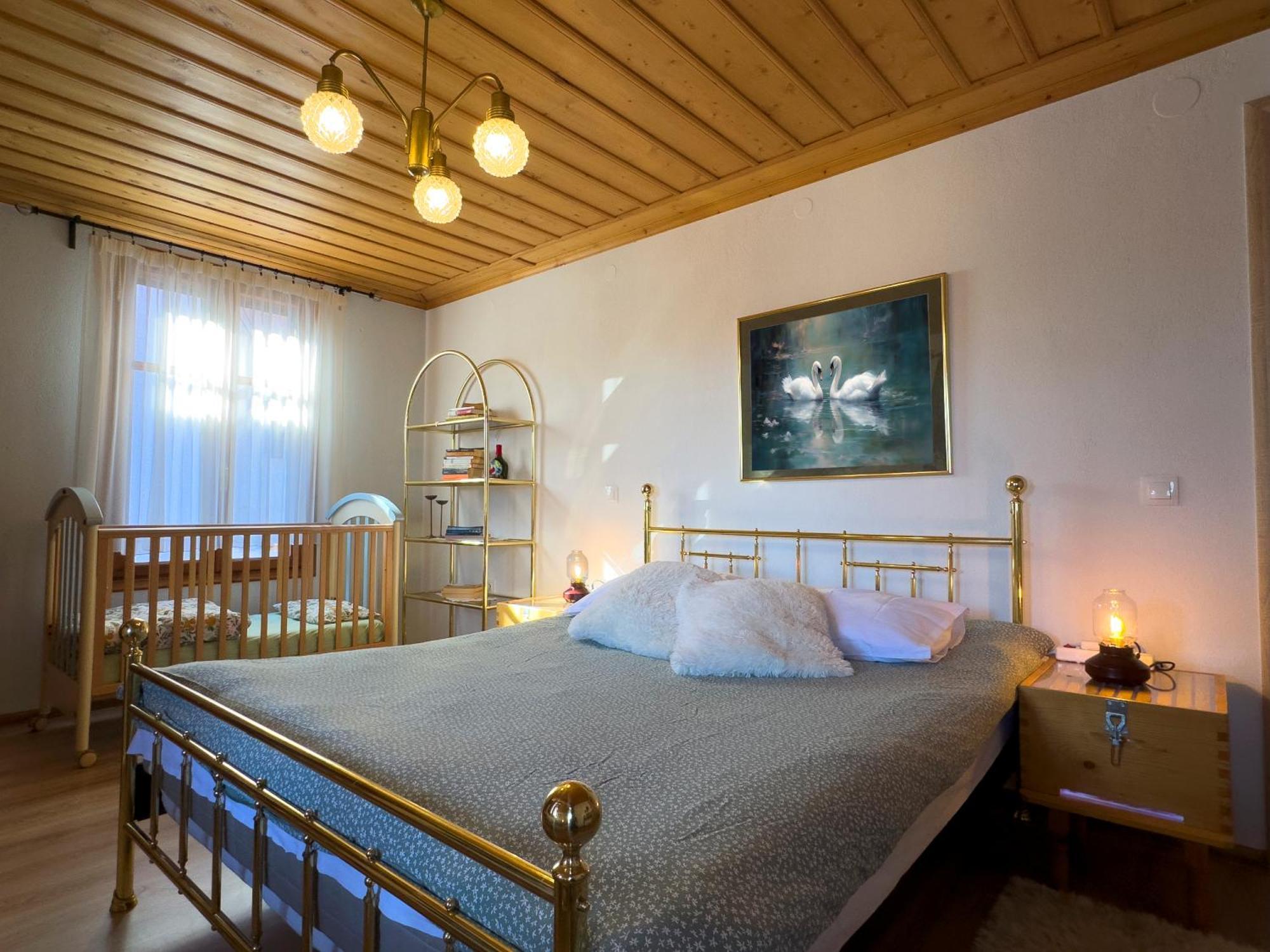 Villa Renovated Old Manor House With Yard Arnaía Esterno foto