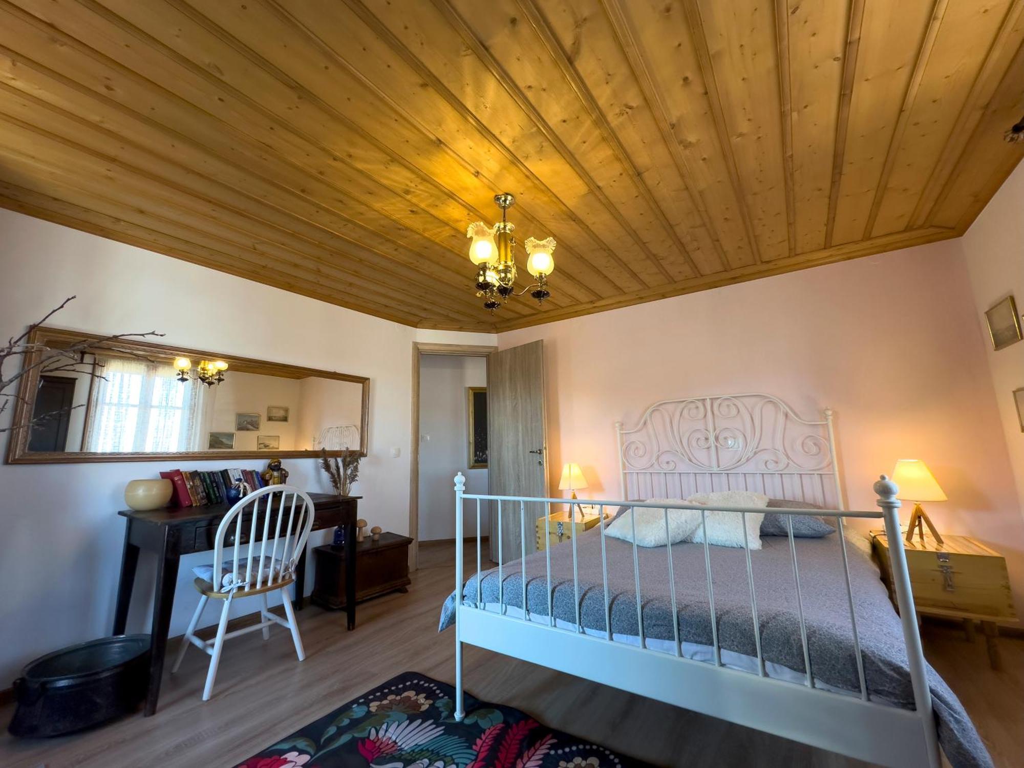 Villa Renovated Old Manor House With Yard Arnaía Esterno foto