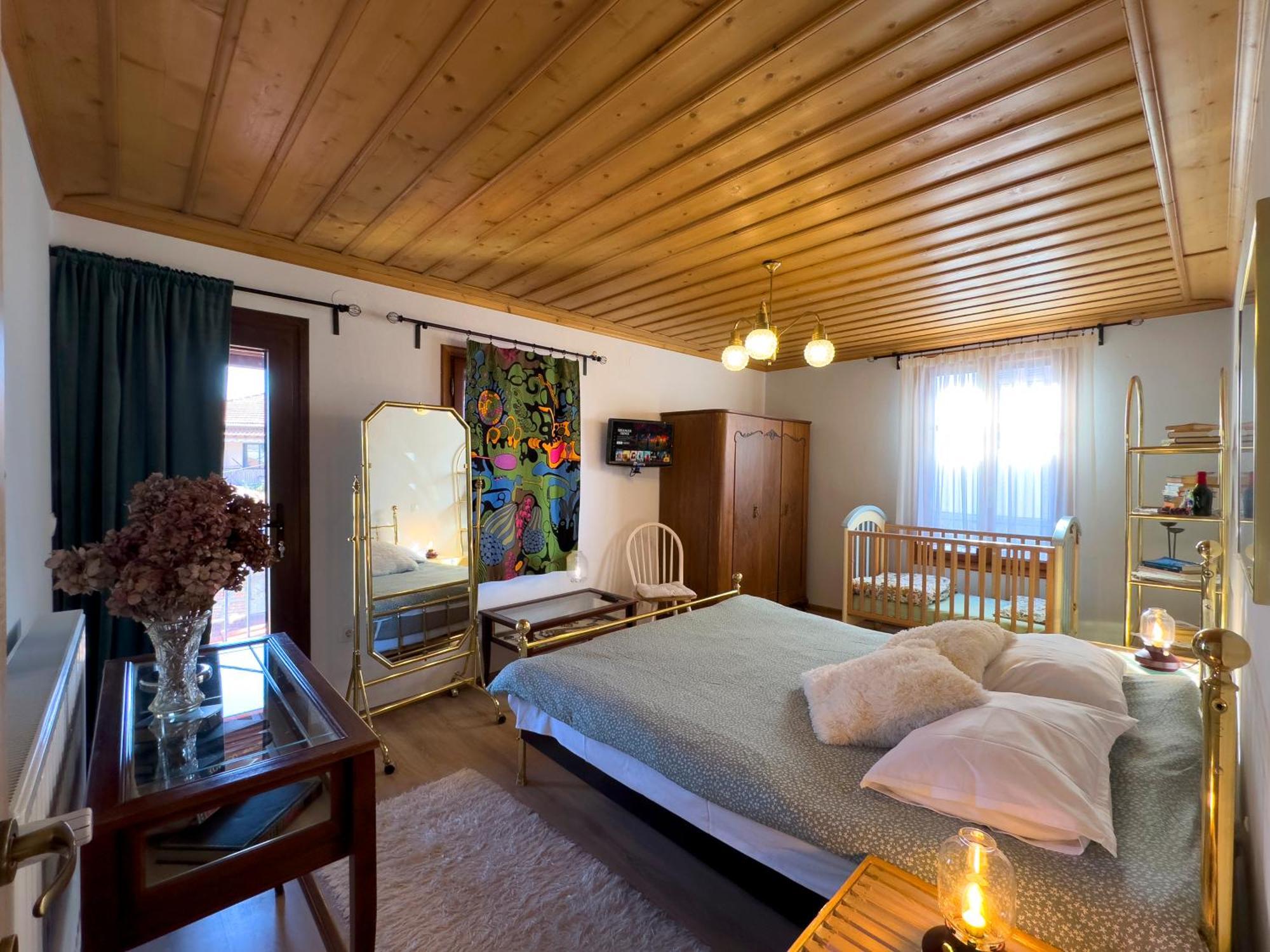 Villa Renovated Old Manor House With Yard Arnaía Esterno foto